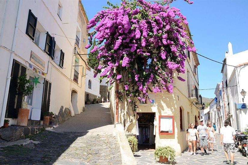 Enge Straße in Cadaques