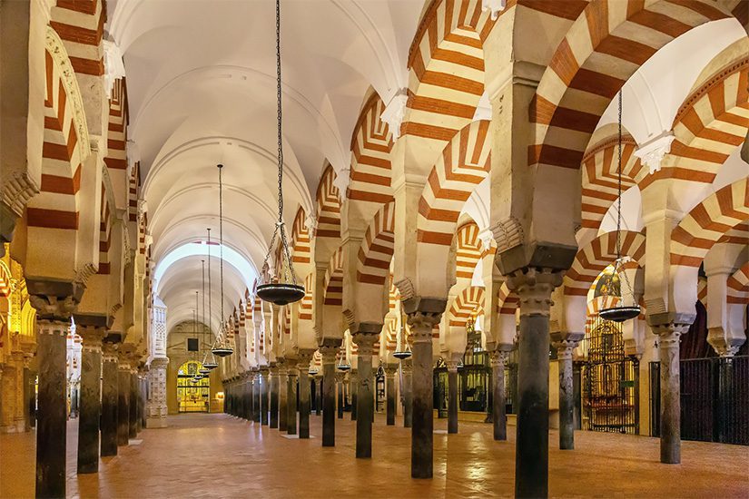 Bögen in der Mezquita von Cordoba